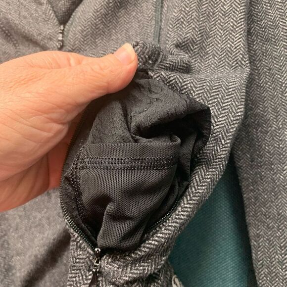 Lululemon 1/4 Zip Herringbone Long Sleeve (Sweat) Shirt in Gray Size 4 - Picture 5 of 9